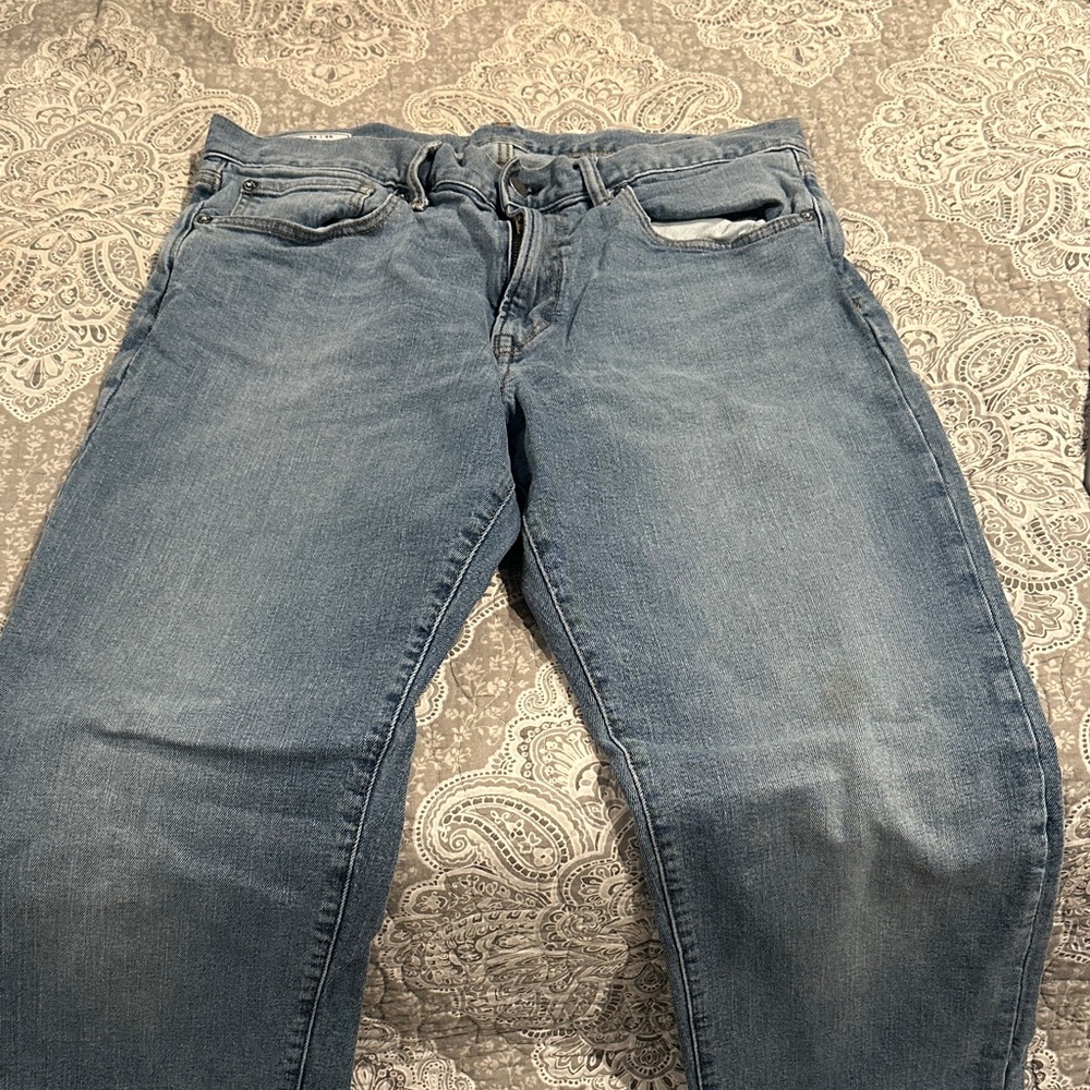 GAP Men's Relaxed Fit Jeans in Light Blue